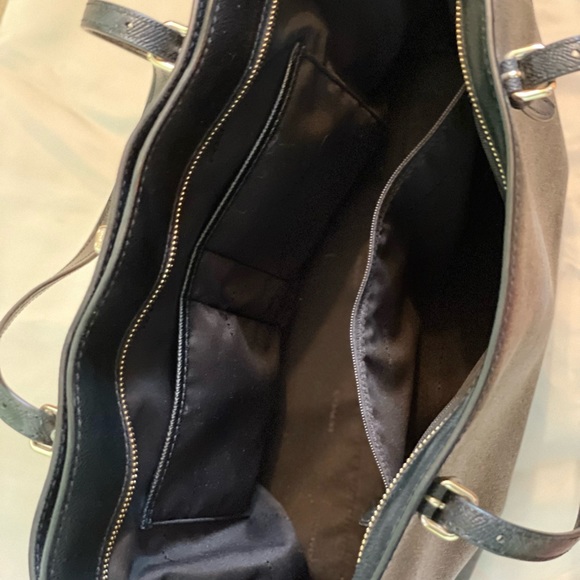 Coach zip top tote in black cross-grain leather. - Picture 6 of 7